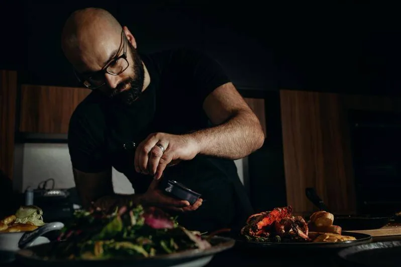 Jausmas chef finishing a dish